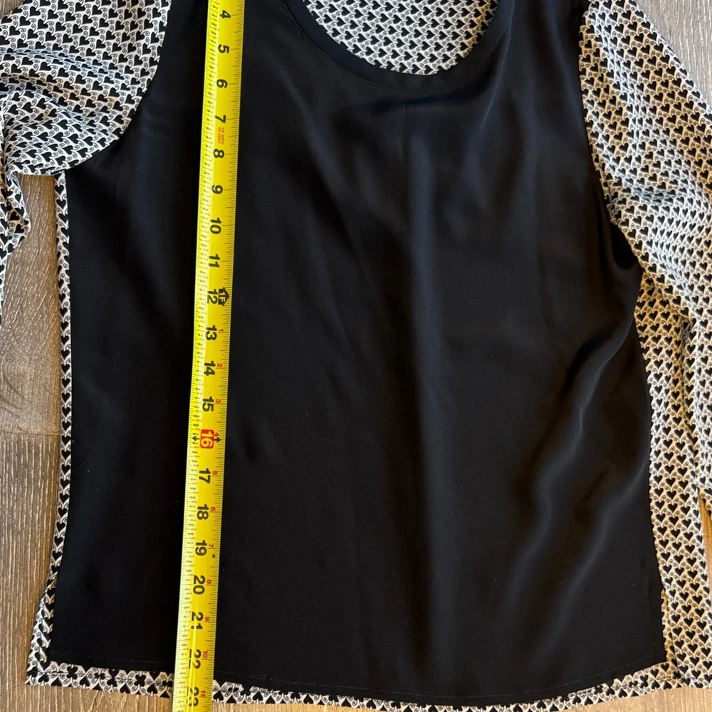 Diane Von Furstenberg Heart Print 100% Silk Blouse size 2 hearts SL0313 - Picture 3 of 5